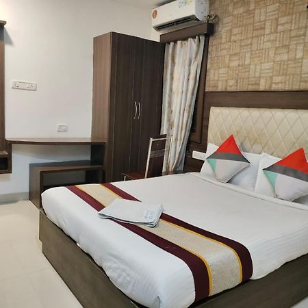Khaleej Residency Near U S Embassy Hotel Ченай Екстериор снимка