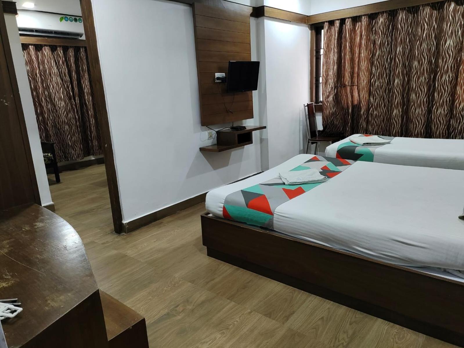 Khaleej Residency Near U S Embassy Hotel Ченай Екстериор снимка