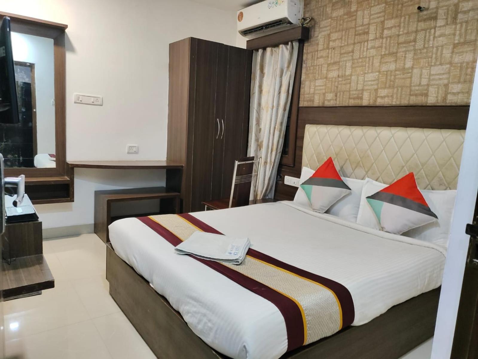 Khaleej Residency Near U S Embassy Hotel Ченай Екстериор снимка